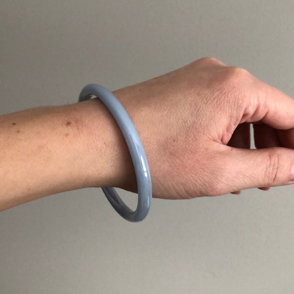 ❤️3/$29 Periwinkle Glass Bangle - Picture 2 of 5